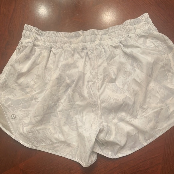 Lululemon Hotty Hot Shorts. 4 inch. Size 10. Great condition! - Picture 2 of 4